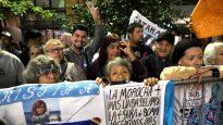 cristina kirchner en c5n: seguidores se congregan en las puertas del canal