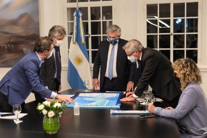 En Olivos, el mandatario recibió al canciller Felipe Solá, el secretario de Asuntos Relativos a las islas Malvinas, Daniel Filmus y el subsecretario de Pesca, Carlos Liberman.