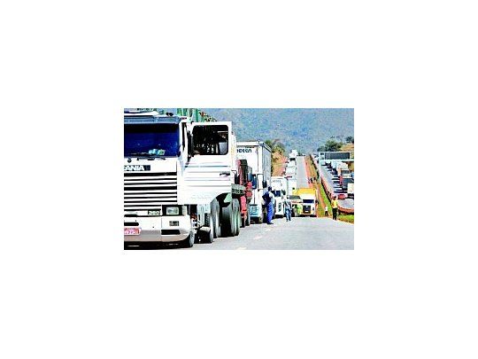 Los camineros reclaman contra una ley. Imagen gentileza Estado de Minas.