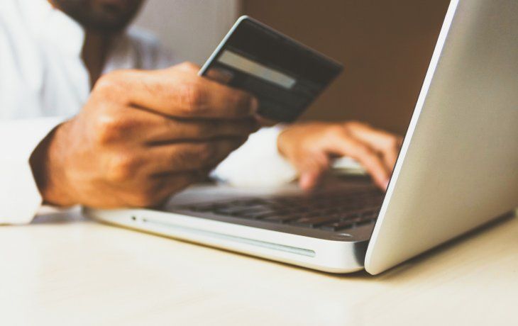 A pedido del supuesto cliente, la mujer le pasó&nbsp;el DNI y el CBU&nbsp;para hacer la operación bancaria (es importante aclarar que –para ese tipo de transacciones- sólo es necesario el CBU)