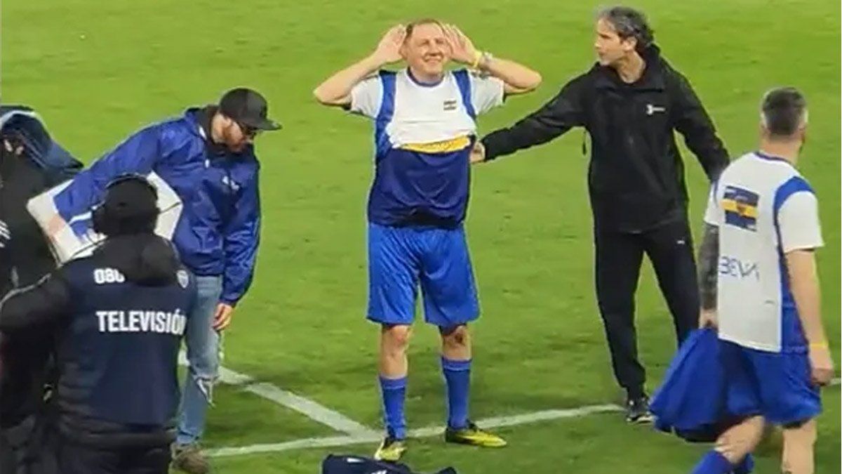 Who is the fan who cried out for Riquelme and Cristina and gave the Topo Gigio to the Bombonera?