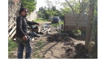 Horror en La Plata: mató a su esposa y la enterró bajo pelotero