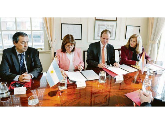 Cita. Bordet, ayer con Patricia Bullrich en CABA. El convenio, afirman, le impidió recibir a Frigerio en Entre Ríos.