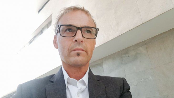 Gastón Rodríguez Lepera es uruguayo, diseñador industrial y profesor. Fue pionero en la regulación de la industria del cannabis en Sudamérica, trabajando en el cuadro normativo de uso adulto, medicinal y distribución en farmacias, cuando en nuestra región no había modelo para copiar. Hoy dirige HGSM Consulting desde San Pablo, Brasil.