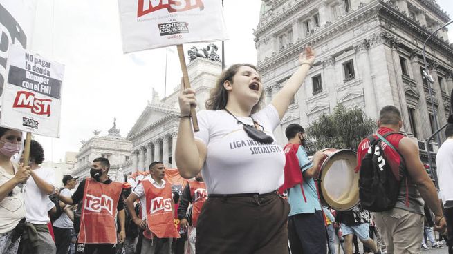 pedradas. El 10 de marzo pasado se registraron incidentes en las inmediaciones del Congreso y un ataque al despacho de Cristina.