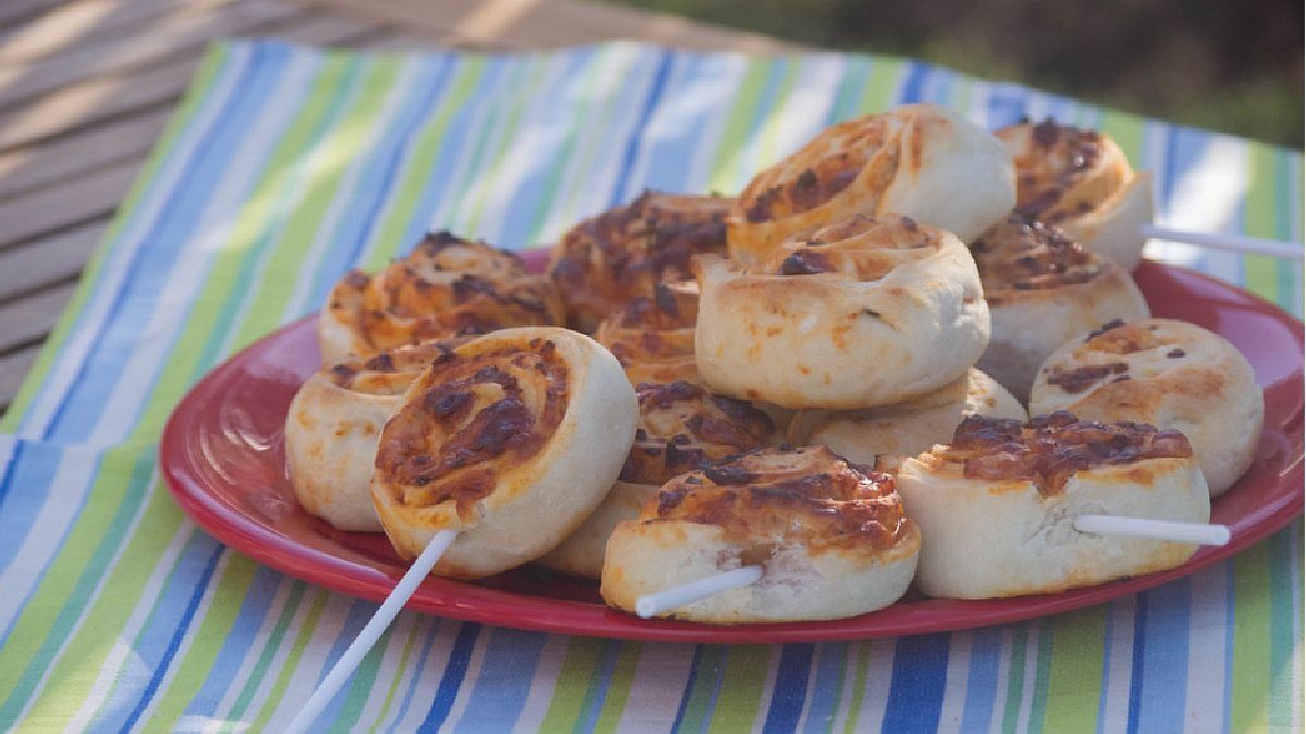 Recipes for the summer: how to make pizza roll