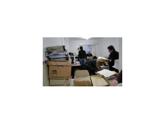 Efectivos en medio de la investigación.