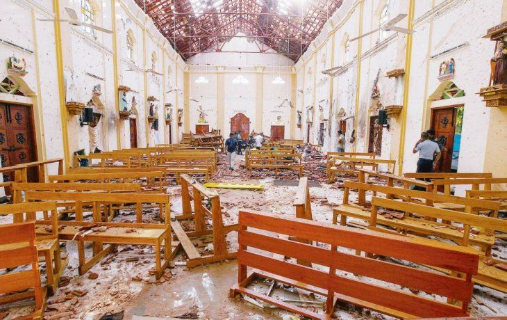 Devastación. Así quedó el interior de la iglesia de San Sebastián, en la ciudad de Negomboe, Sri Lanka, una de las afectadas por la ola terrorista del domingo de Pascua.