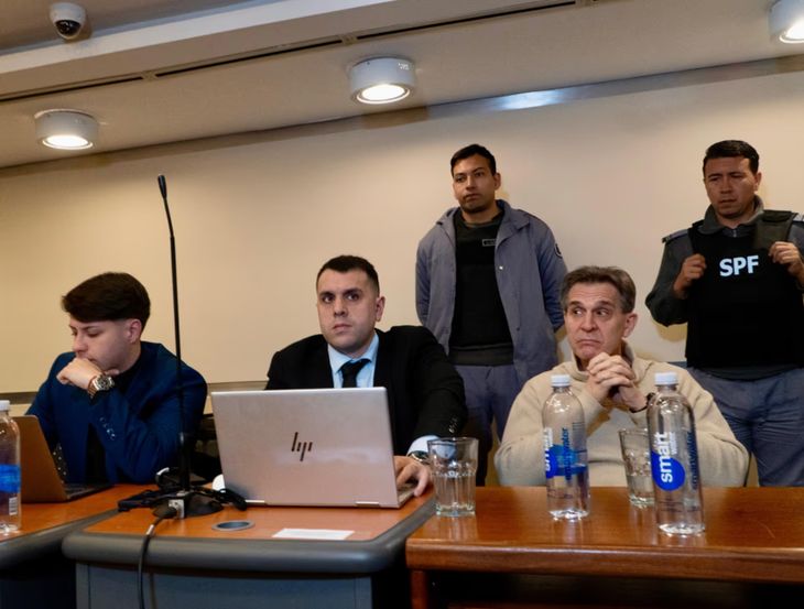 El juicio está a cargo de los jueces Pablo Vega, Julio López Casariego y Juan Giudice Bravo, con la fiscal María Luz Castany como representante del Ministerio Público. El juicio está a cargo de los jueces Pablo Vega, Julio López Casariego y Juan Giudice Bravo, con la fiscal María Luz Castany como representante del Ministerio Público.