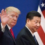 Donald Trump y Xi Jinping continúan dando la batalla de gestos y aranceles. Donald Trump y Xi Jinping continúan dando la batalla de gestos y aranceles.