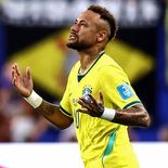 Su último partido había sido el 17 de mayo con el Santos, encuentro en el que sufrió un desgarro en la pantorrilla derecha. Su último partido había sido el 17 de mayo con el Santos, encuentro en el que sufrió un desgarro en la pantorrilla derecha.