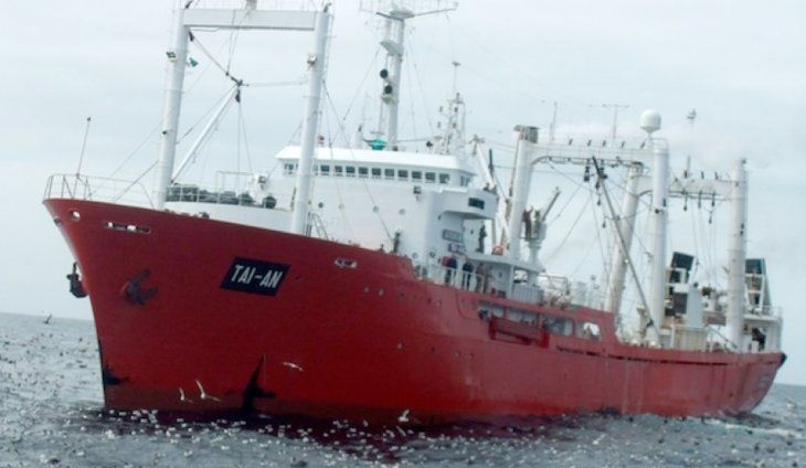 El buque chino capturado con toneladas de merluza negra. El buque chino capturado con toneladas de merluza negra.