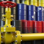 La Casa Blanca rodeó Caracas con la mayor Armada jamás reunida en el continente. La Casa Blanca rodeó Caracas con la mayor Armada jamás reunida en el continente.