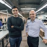 Daniel Buchbinder (cuarta generación) y su padre Eduardo, en los pasillos de la fábrica de Paternal. Daniel Buchbinder (cuarta generación) y su padre Eduardo, en los pasillos de la fábrica de Paternal.