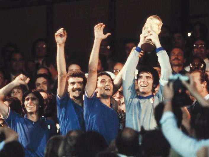 Los más ganadores. Brasil e Italia, dos de las grandes potencias económicas a escala global, son los que más títulos mundiales tienen y los máximos referentes dentro del fútbol.