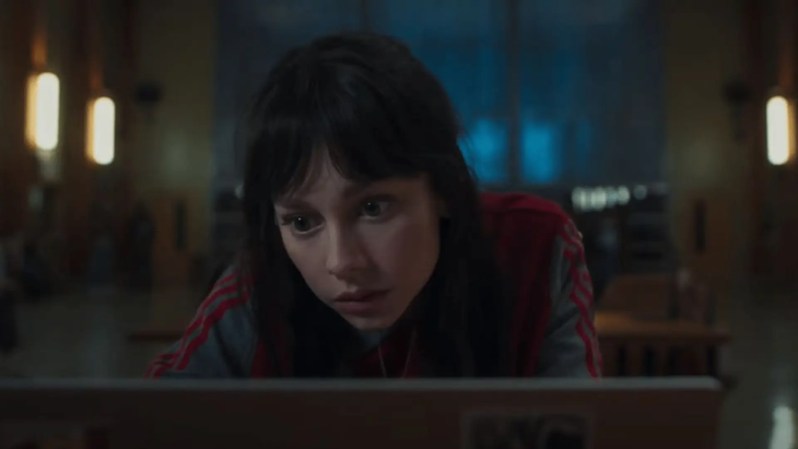Ester Expósito looks in this new Spanish production that will come out by Max. Ester Expósito looks in this new Spanish production that will come out by Max.