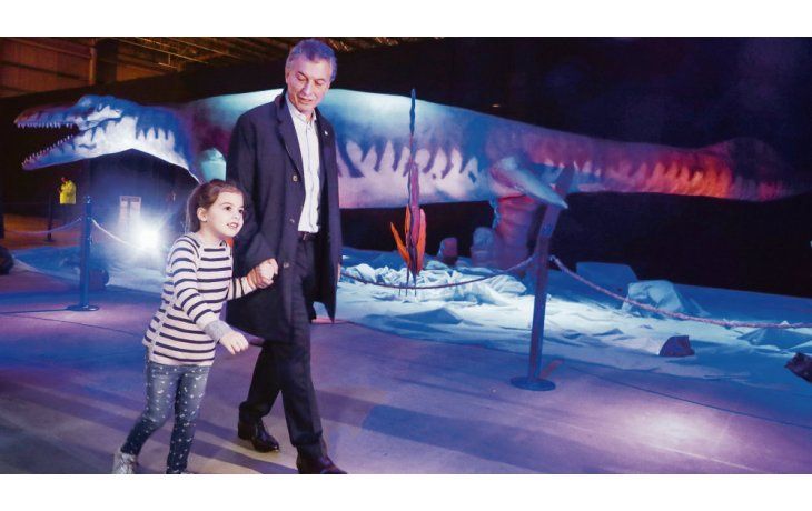 ámbito.com | Paseo. Mauricio Macri recorrió ayer las instalaciones de Tecnópolis, en Villa Martelli, partido bonaerense de Vicente López, junto a su hija Antonia y al intendente del municipio, Jorge Macri.