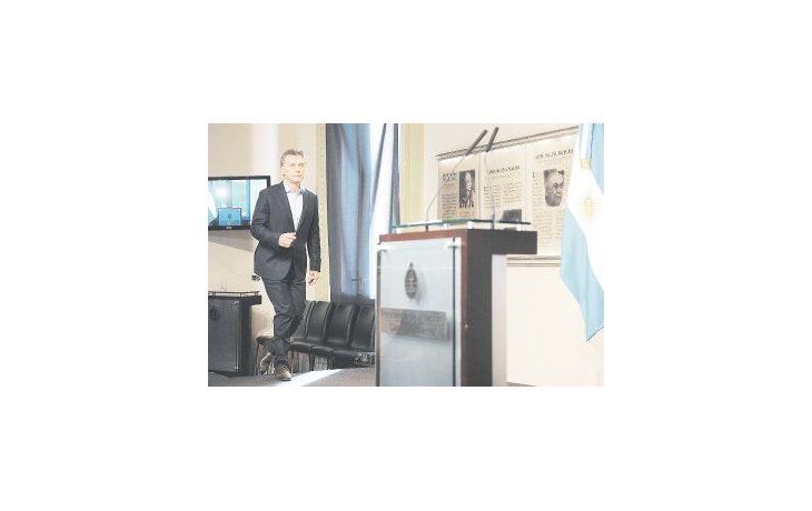 Mauricio Macri dijo ayer en conferencia de prensa en la Casa Rosada que “sería feliz de no haber tenido que hacer ningún incremento” en las tarifas de los servicios públicos y las naftas.