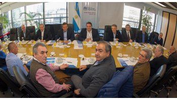 Los funcionarios y sindicalistas jugaron a las escondidas y decidieron cambiar la sede del encuentro, que originalmente estaba previsto en el Ministerio de Trabajo.