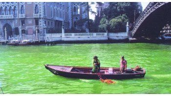 ámbito.com | García Uriburu. Gesto sesentista, la coloración del Gran Canal le costó la cárcel al artista argentino.
