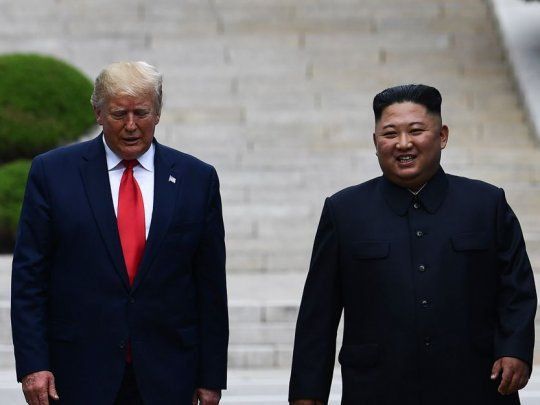 El presidente de Estados Unidos, Donald Trump, y el líder de Corea del Norte, Kim Jong-un, sorprendieron este domingo al mundo al concretar un inesperado encuentro en la zona desmilitarizada que separa las dos Coreas.