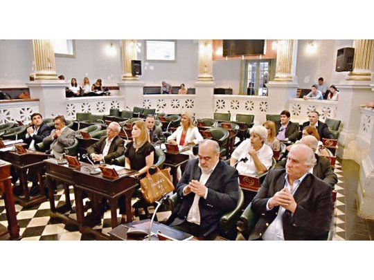 Nuevo traje. En su flamante rol de senador provincial, el exgobernador radical Ricardo Colombi sumó su aprobación ayer al proyecto de Presupuesto 2018 elevado por el flamante mandatario Gustavo Valdés.