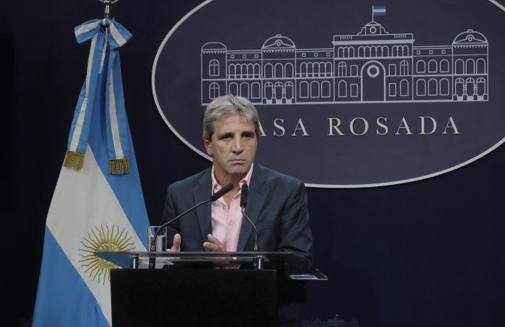 Martín Llaryora reconoció que se enteró del anuncio de Luis Caputo como el resto de la población. 