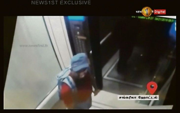 Suicida. Ayer se difundió otra imagen de uno de los atacantes: en este caso, un hombre ingresa con una mochila a uno de los hoteles.