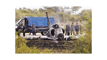 ámbito.com | Dos  pilotos de la Fuerza Aérea se eyectaron de un avión de caza cuando estaba a metros del suelo,  donde se estrelló. Fue en Santiago del Estero. Una nave militar menos.