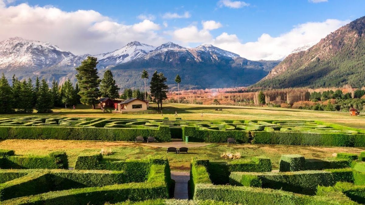 The perfect destination for nature lovers: the best landscapes and an unmissable attraction