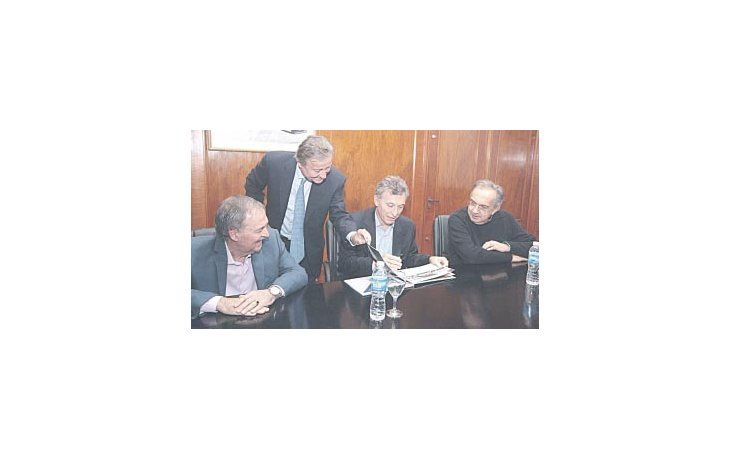 Mauricio Macri recordó su paso por la automotriz (“Hace 21 años...”) junto a Cristiano Rattazzi, Sergio Marchione y Juan Schiaretti.