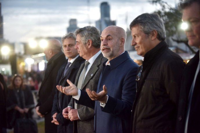 Horacio Rodríguez fue uno de los que cortó la cinta inaugural de la Exposición Rural 2023.