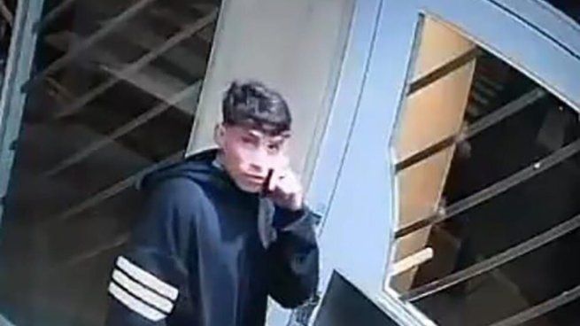 El acusado tiene 21 años y en su casa se encontraron celulares y medicación.