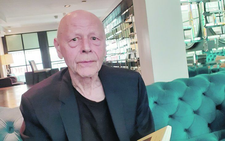 Pierre Michon. Su debut fue con la magistral &ldquo;Vidas min&uacute;sculas&rdquo;.
