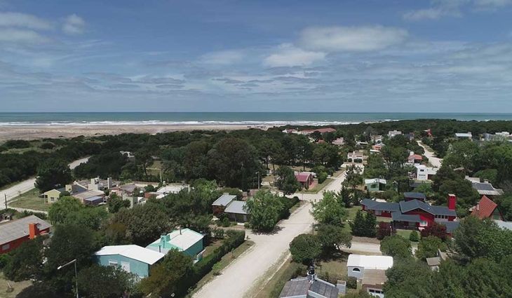  San Cayetano seduce a quienes eligen descansar lejos de la agitación de los grandes centros urbanos y a los amantes de la naturaleza. San Cayetano seduce a quienes eligen descansar lejos de la agitación de los grandes centros urbanos y a los amantes de la naturaleza.