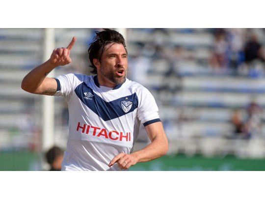 Vélez venció a Rosario Central en Liniers y Pavone (foto) llegó a los 100 goles en el fútbol argentino.