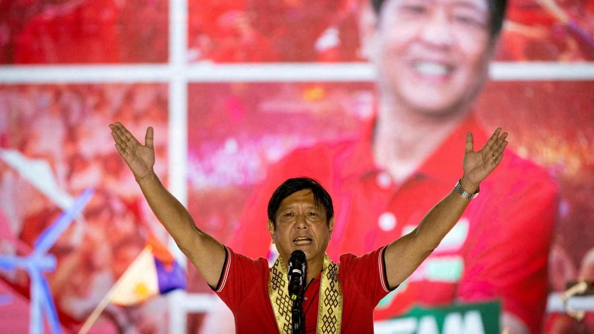 the elections closed with the son of former dictator Marcos as the favorite