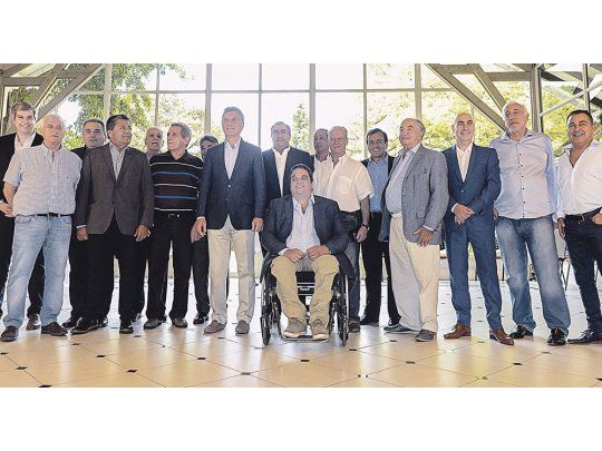 Sintonía. Mauricio Macri brindó en Olivos con sindicalistas después de saldar la pelea por Ganancias. Entre otros participó la cúpula de la CGT integrada por Héctor Daer, Carlos Acuña y Juan Carlos Schmid.