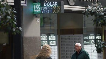 con escaso volumen, el dolar se desplomo a $58,41 (habra testeo a fondo al control de cambios)