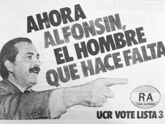 La economía y los armados de la city porteña y el establishment dieron el tiro de gracia a Raúl Alfonsín que debió abandonar 5 meses antes el gobierno