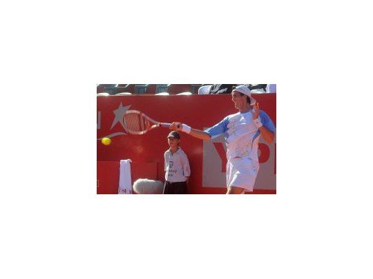 Juan Ignacio Chela sigue avanzando en el ATP de Buenos Aires.