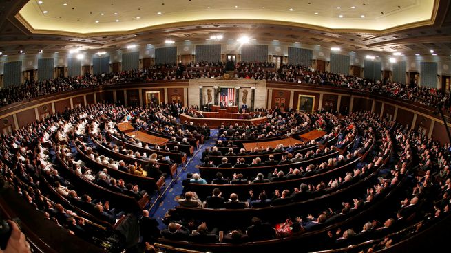 La Cámara Baja de Estados Unidos votó 212 a 212 contra una resolución demócrata que buscaba limitar la capacidad del presidente Donald Trump para continuar hostilidades sin autorización del Congreso.