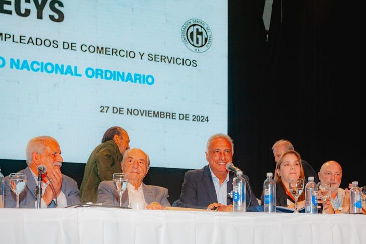 Autoridades del gremio de trabajadores del comercio en el Congreso anual del sector.