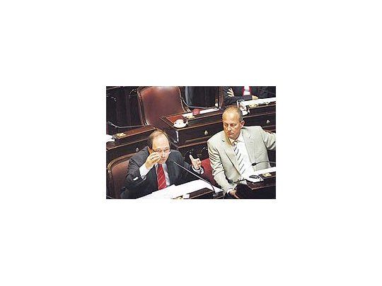 El radicalismo quedó preso de sus posiciones históricas en contra del sistema de capitalización. De todas formas, el Mendocino Ernesto Sanz y el pampeano Juan Carlos Marino cuestionaron la falta de controles sobre la ANSeS.