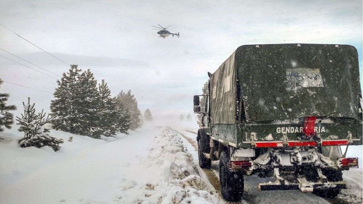 Tras 10 días varados por la nieve, los camiones cruzaron hacia Chile