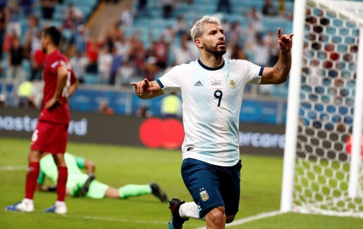 Sergio Agüero sentenció el partido con un remate cruzado que le dio la clasificación a Argentina.