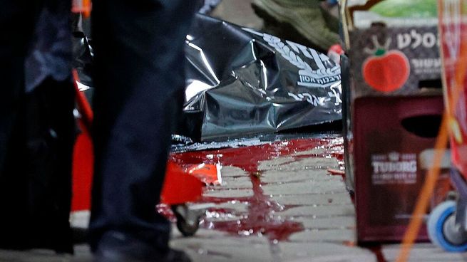 El servicio de ambulancias Magen David Adom dijo que había matado a cinco personas.
