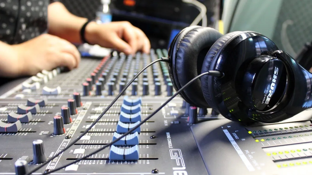 ISER - ¡Feliz día a los Operadores de Radio! El 24 de mayo se celebra el  Día del Operador de Radio, en homenaje a dicha jornada del año 1848 en que  se