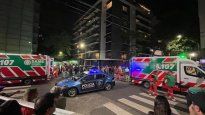 La policía desplegó un operativo de proporciones, que obligó a cortar las calles aledañas a la comisaría.