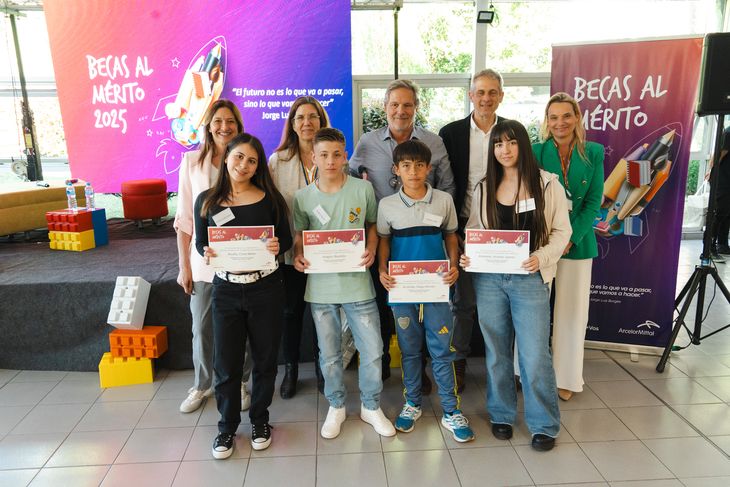 Ganadores de las becas al mérito otorgadas por ArcelorMittal Acindar. Ganadores de las becas al mérito otorgadas por ArcelorMittal Acindar.